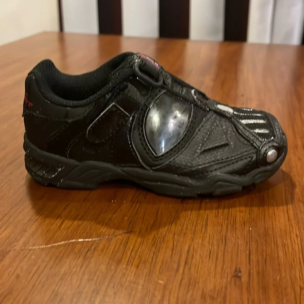 Stride Rite Star Wars Darth Vader Lighted Shoes Sneakers Boys Toddlers 8.5 Wide